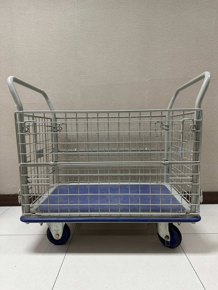 Sturdy,Metal,Wire,Mesh,Cart,With,Blue,Base,Mat,And